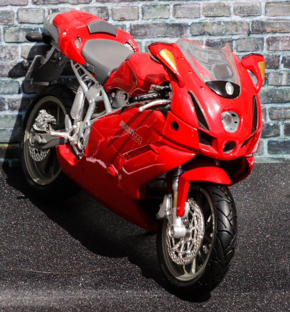 New Ray 1-12 Ducati 999